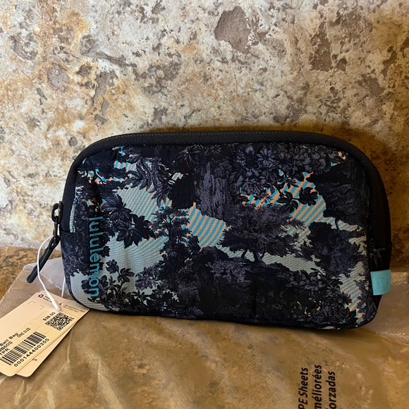 Lululemon Mini Belt Bag NWT - Picture 2 of 9